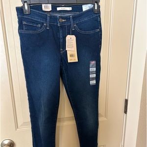 Women’s Levi’s 711 Jeans size 6